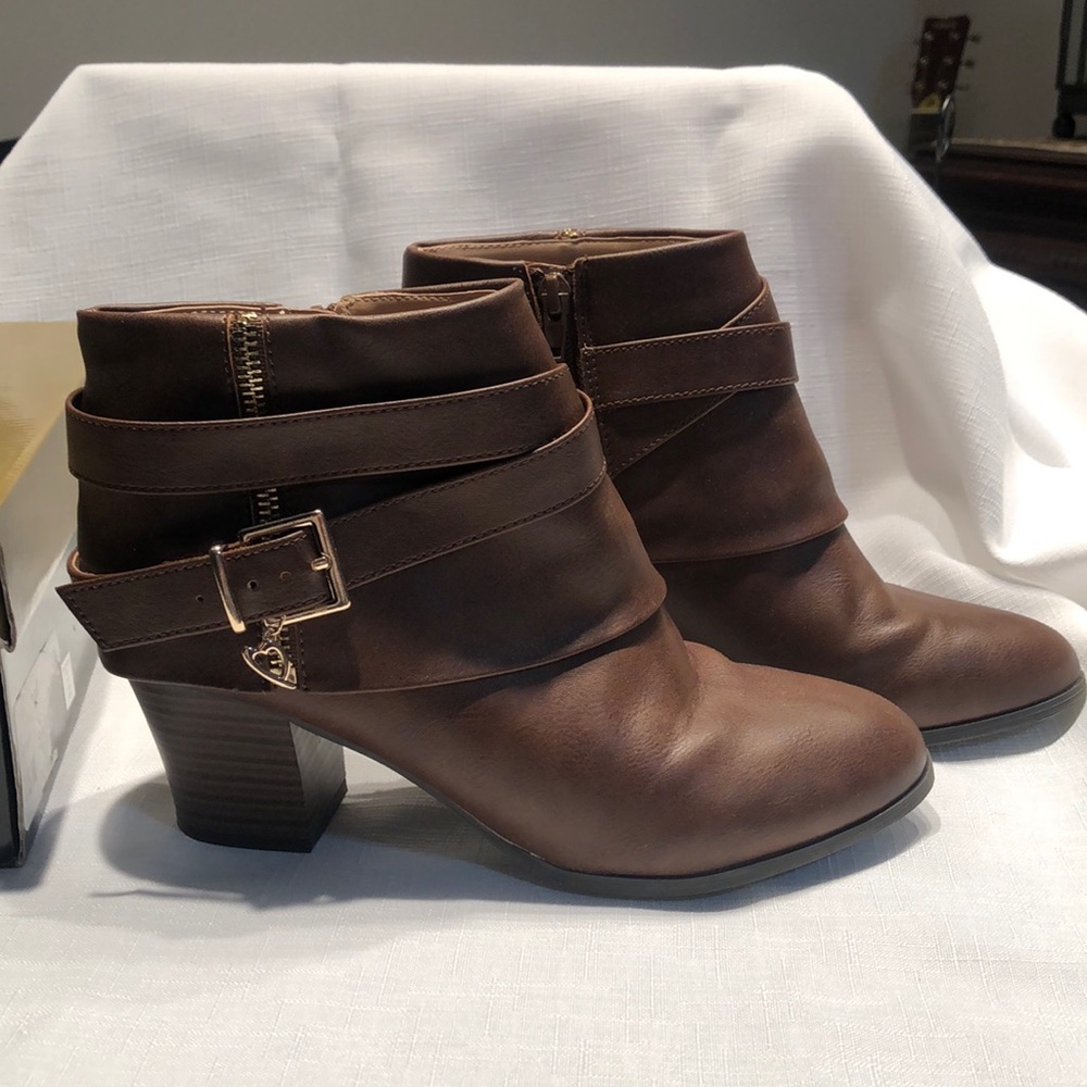 Thalia Sodi women’s booties